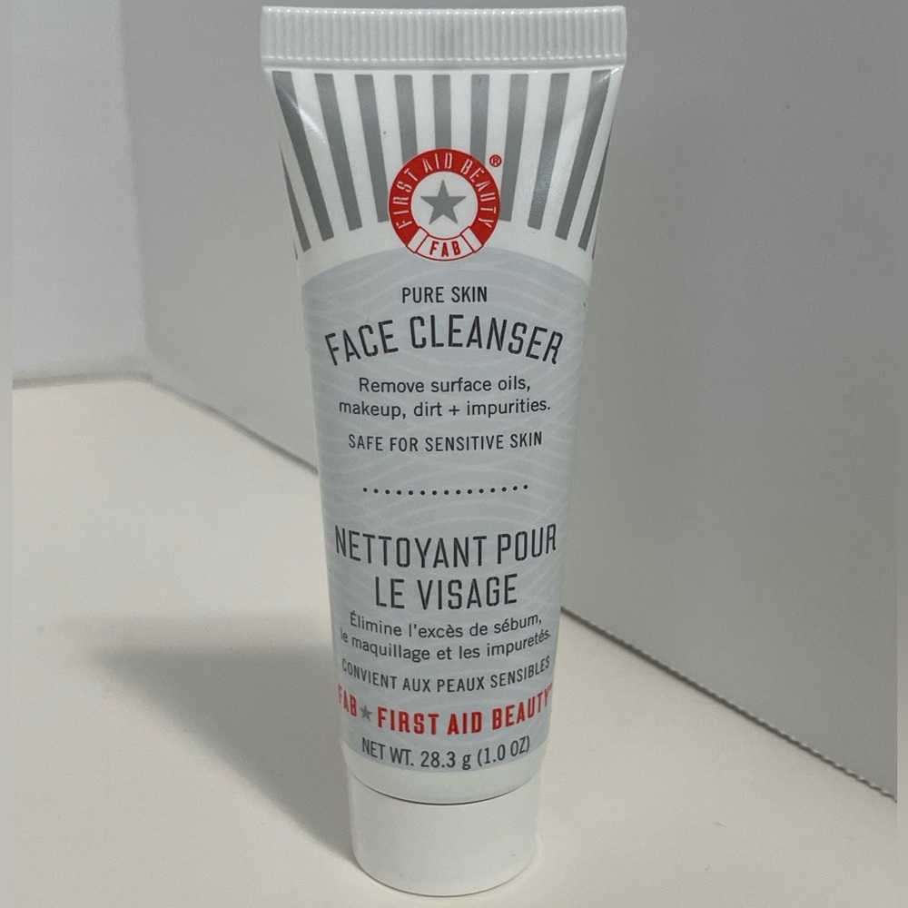 FAB First Aid Beauty Gentle Cleansing
Face Cleanser
Fragrance-Free Pure Skin